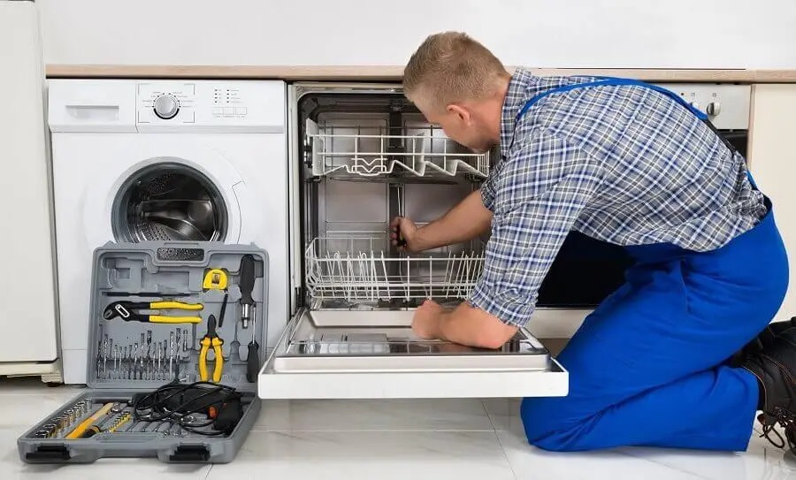 Beypazarı Ariston servisi teknisyen ekibi beyaz eşya tamiri yaparken